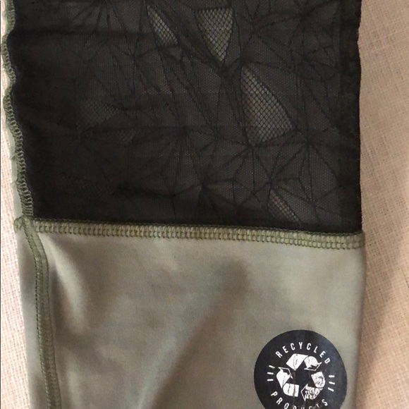 Olive green leggings made from recycled materials! - Picture 2 of 7
